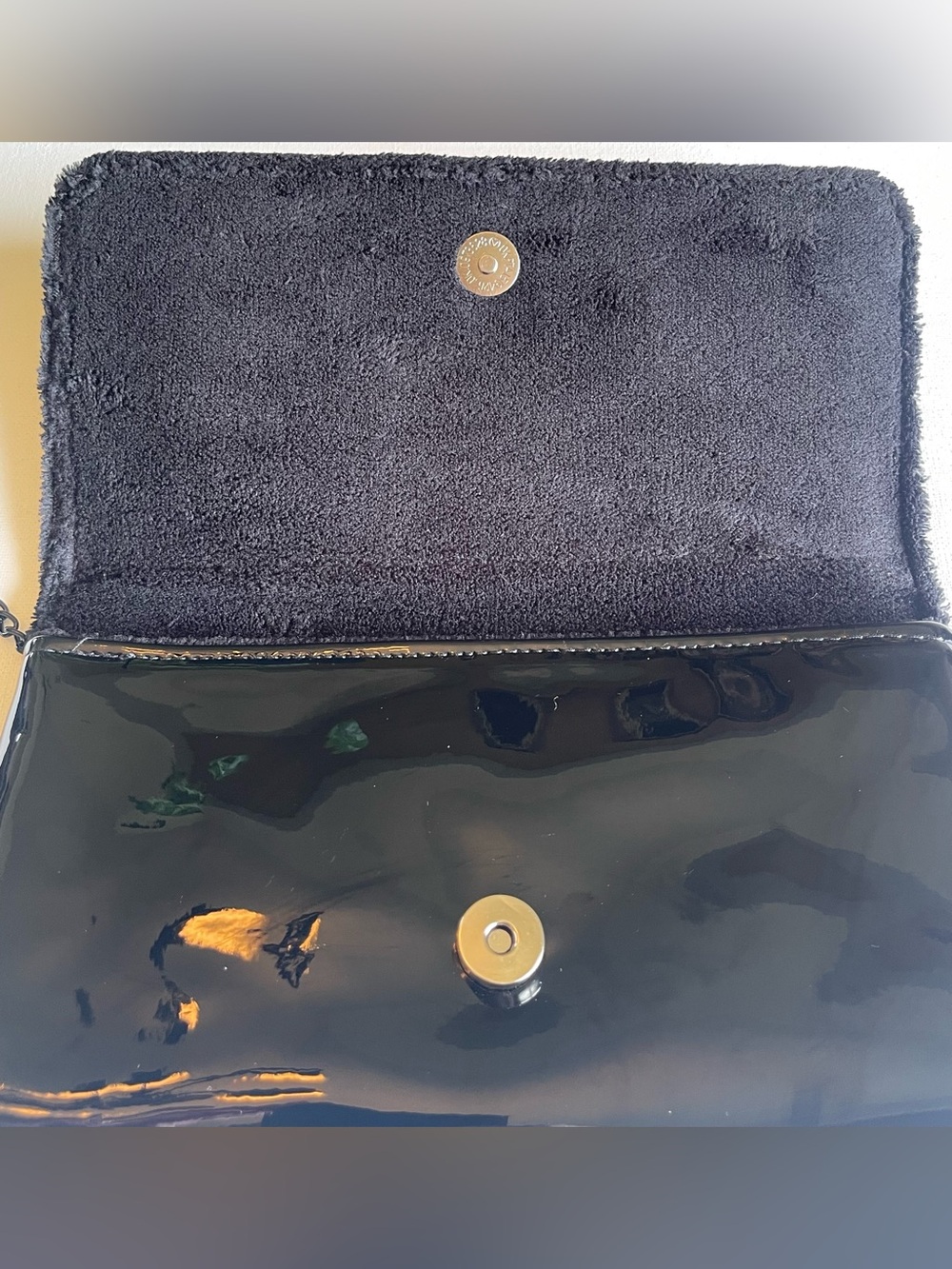 NEW CHANEL BEAUTE NOVELTY BAG BLACK FAUX PATENT LEATHER CLUTCH/WALLET ON CHAIN - Picture 11 of 17